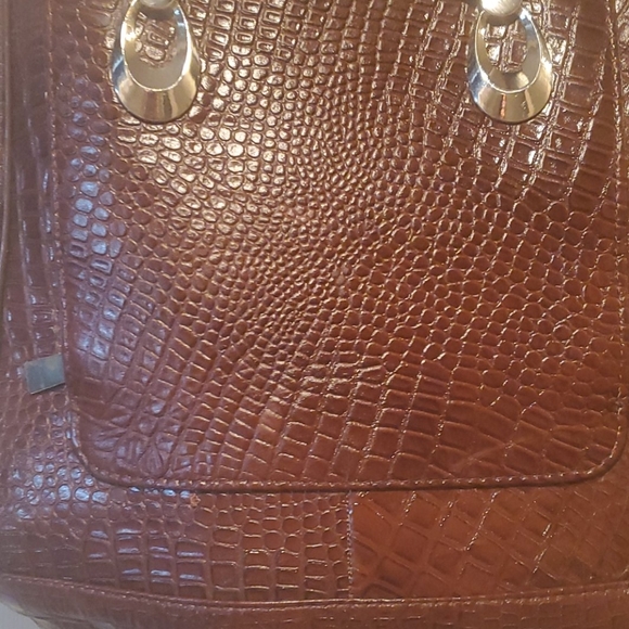 🖕 4/$20 Satchel - Picture 3 of 4